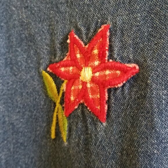 Vintage Womens Shirt Button Up Blouse Medium Denim Embroidered Flowers - Picture 5 of 10